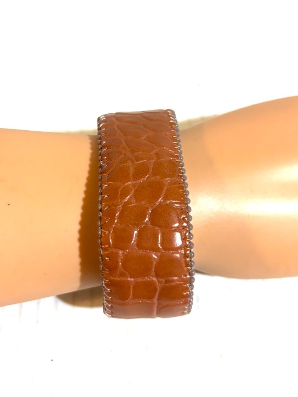 Brown unisex Croc-Embossed Leather Bracelet for